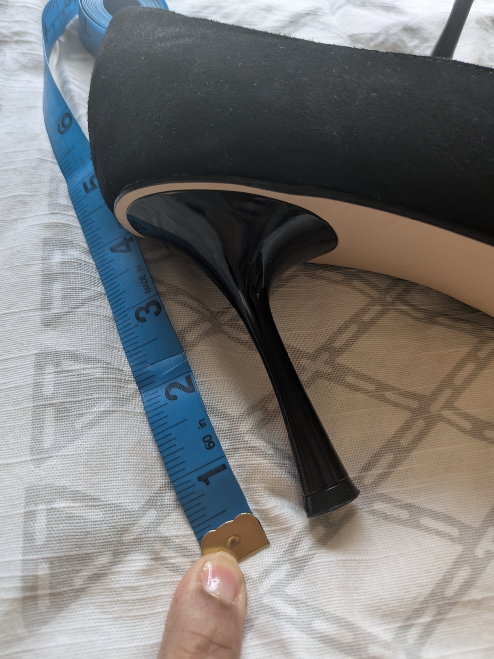 Marc Fisher Black Pointed-Toe Stiletto Pumps - Picture 2 of 3